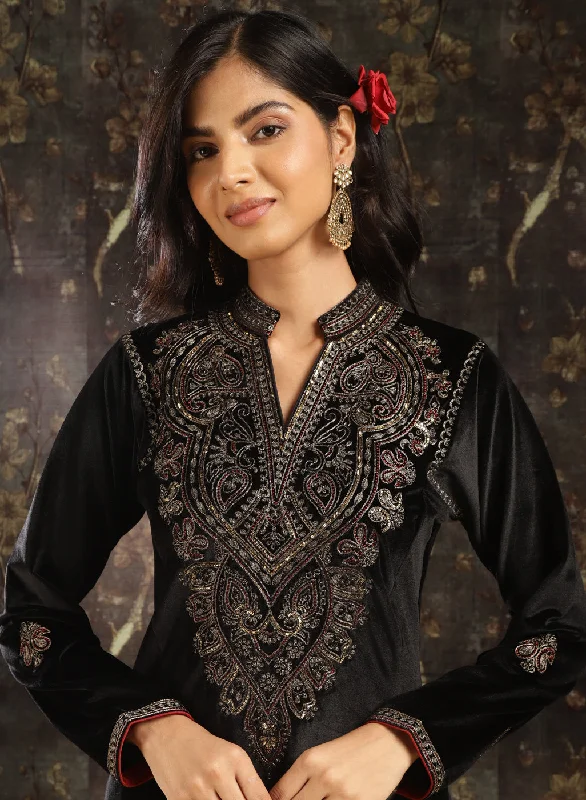 Black Embroidered Velvet Kurta Set with Sequin Work