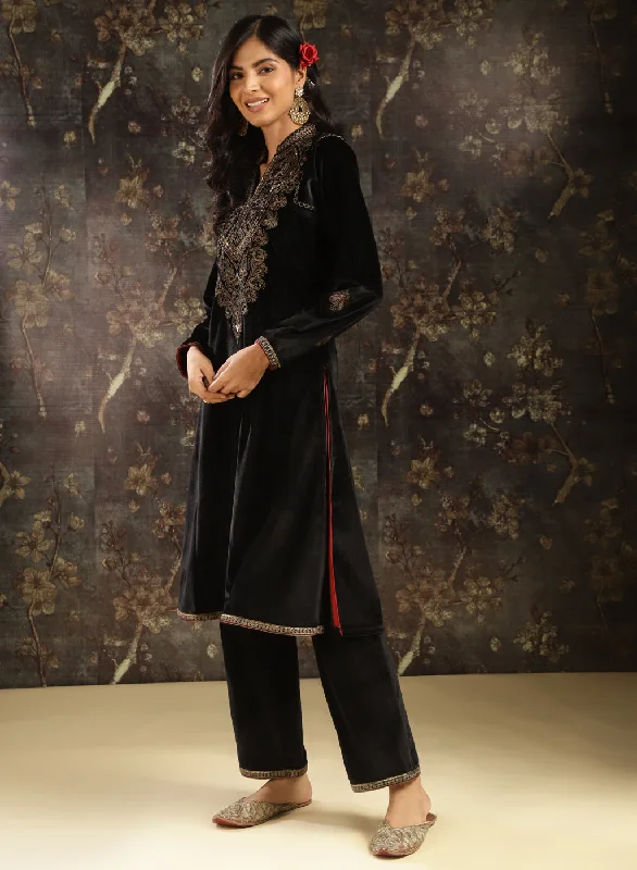 Black Embroidered Velvet Kurta Set with Sequin Work