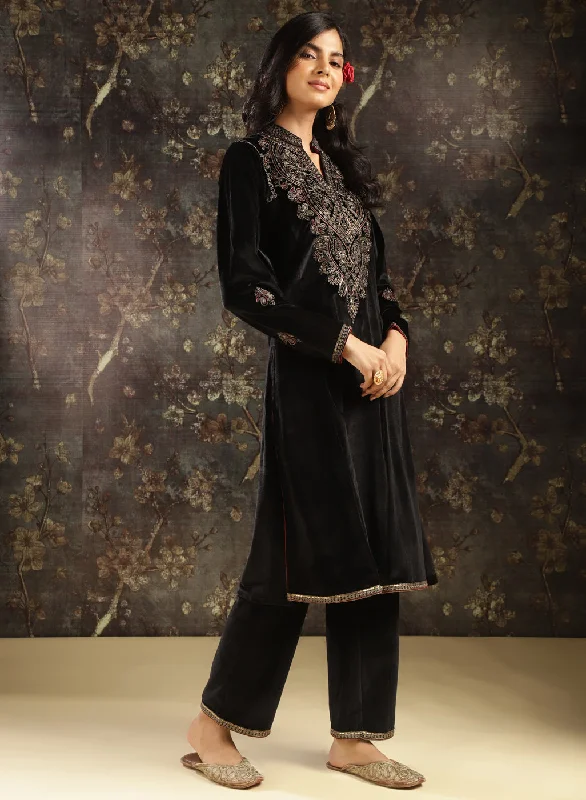 Black Embroidered Velvet Kurta Set with Sequin Work