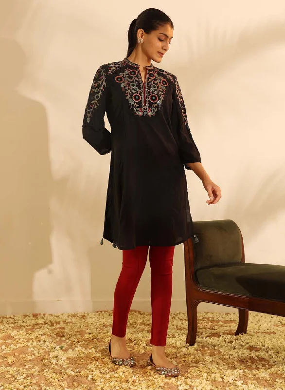 Black Knee-length Embroidered Kurta