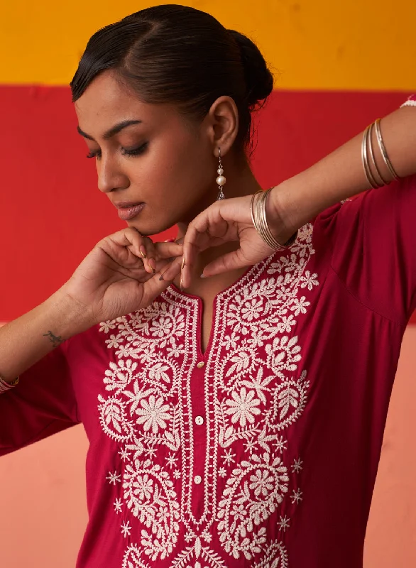 Fuchaia Straight Kurta for Women with Threadwork