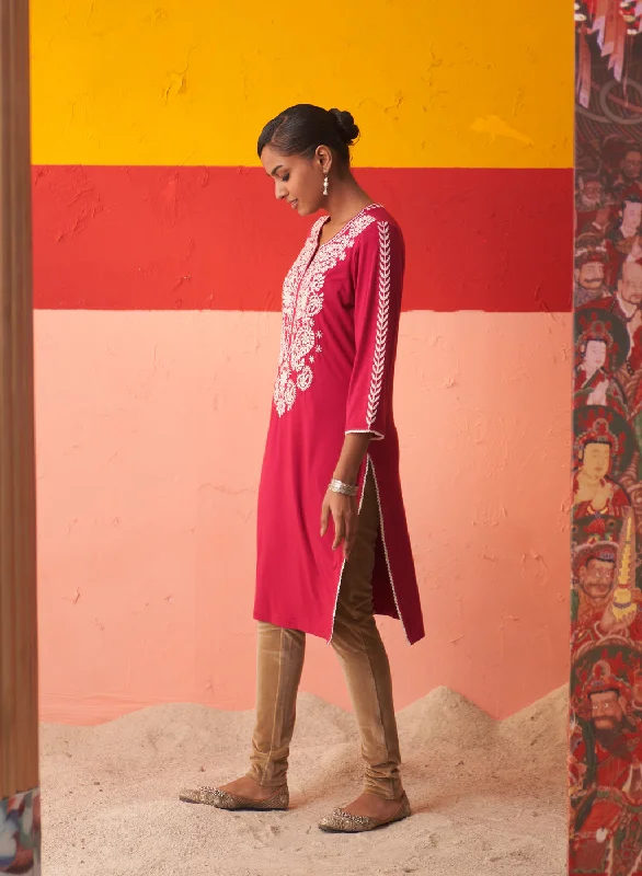 Fuchaia Straight Kurta for Women with Threadwork