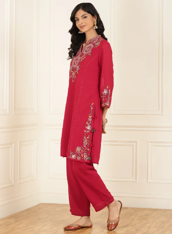 Red Kurta Set with Floral Embroidery and Zari Work