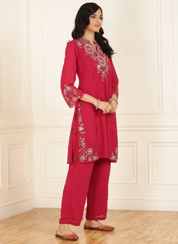 Red Kurta Set with Floral Embroidery and Zari Work